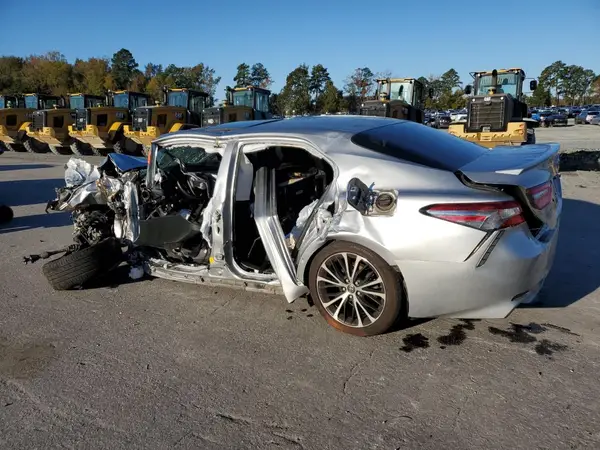 4T1B11HK6JU661250 2018 TOYOTA CAMRY - Image 2