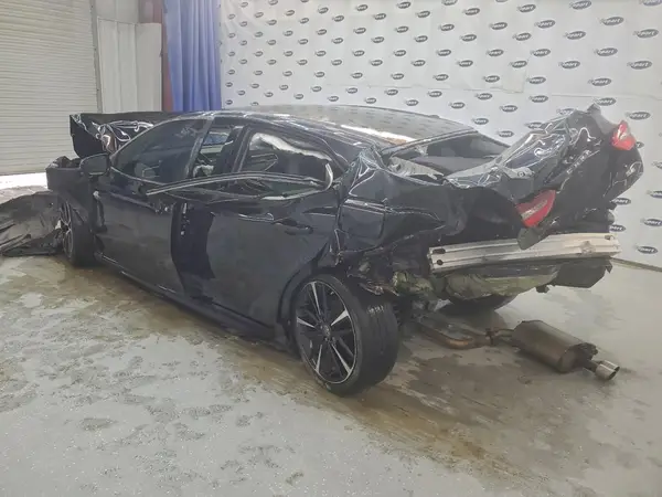 4T1B11HK6JU661572 2018 TOYOTA CAMRY - Image 2