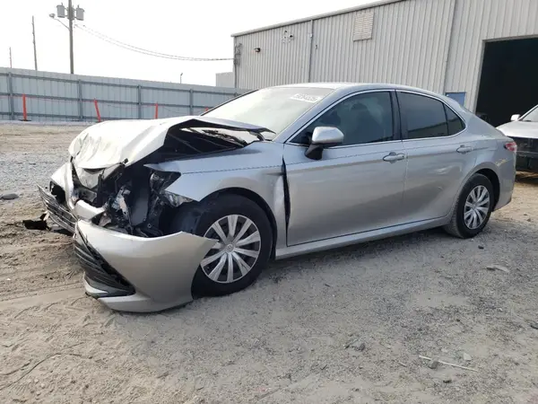 4T1B11HK6JU663676 2018 TOYOTA CAMRY - Image 1