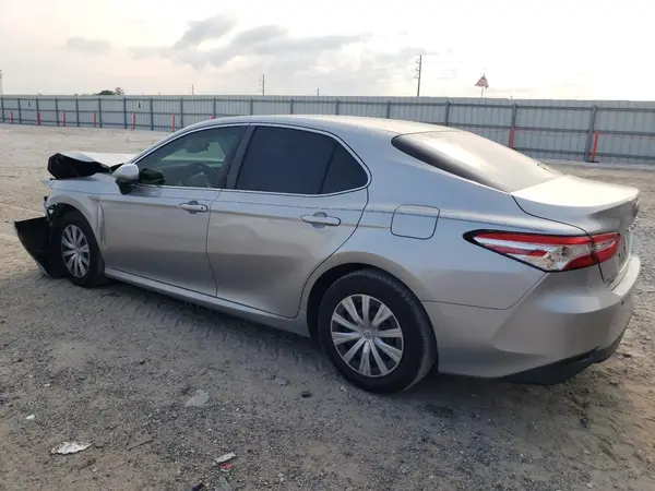 4T1B11HK6JU663676 2018 TOYOTA CAMRY - Image 2