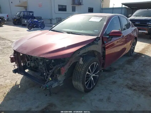 4T1B11HK6JU664603 2018 TOYOTA CAMRY - Image 2