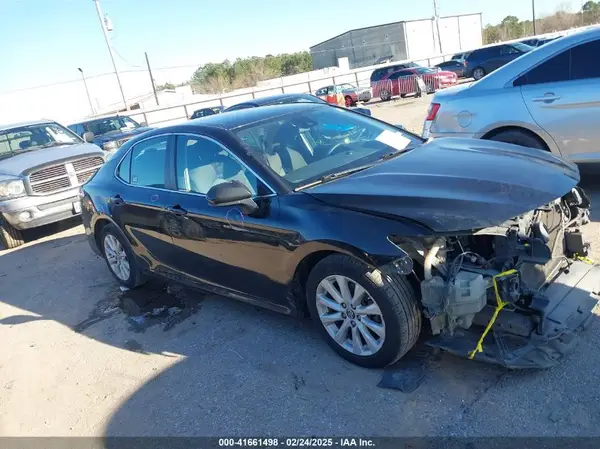 4T1B11HK6JU664925 2018 TOYOTA CAMRY - Image 1