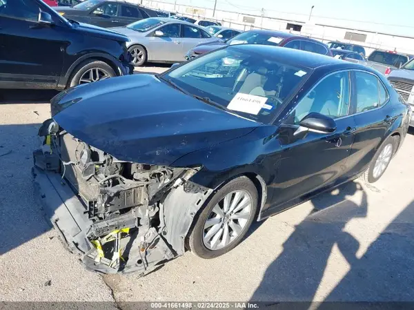 4T1B11HK6JU664925 2018 TOYOTA CAMRY - Image 2