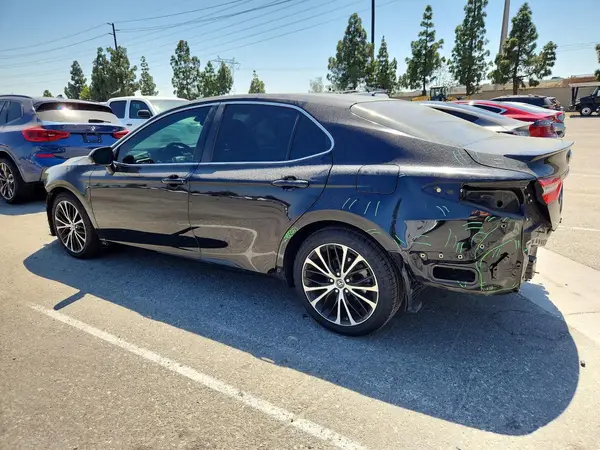 4T1B11HK6JU666528 2018 TOYOTA CAMRY - Image 2