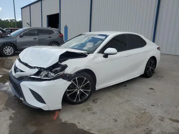 4T1B11HK6JU666724 2018 TOYOTA CAMRY - Image 1