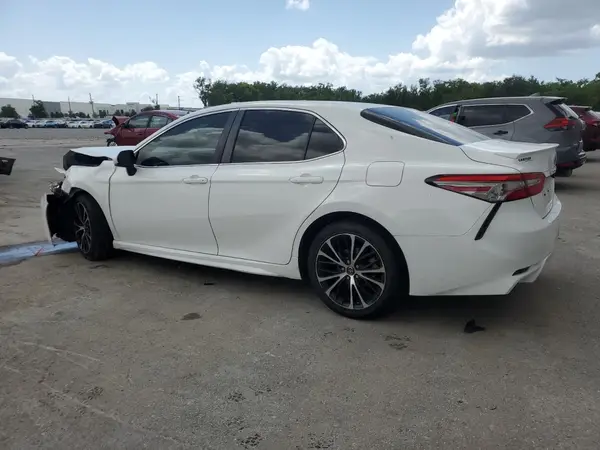 4T1B11HK6JU666724 2018 TOYOTA CAMRY - Image 2