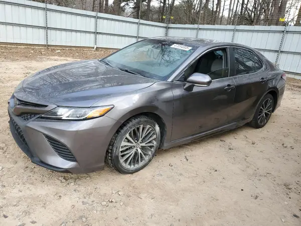 4T1B11HK6JU666786 2018 TOYOTA CAMRY - Image 1
