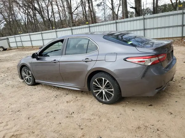 4T1B11HK6JU666786 2018 TOYOTA CAMRY - Image 2