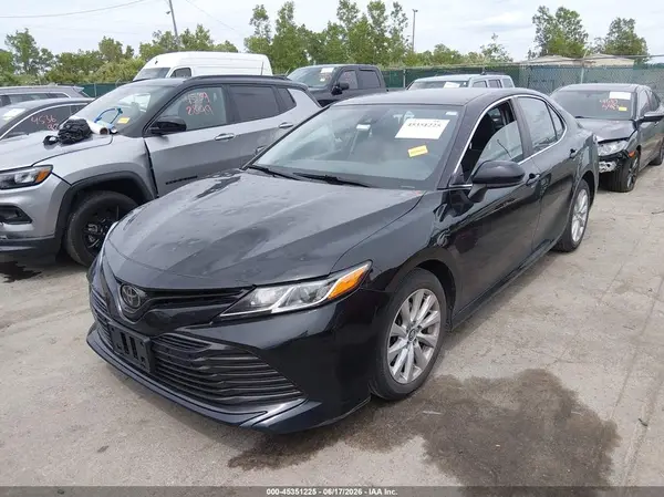 4T1B11HK6JU668764 2018 TOYOTA CAMRY - Image 2