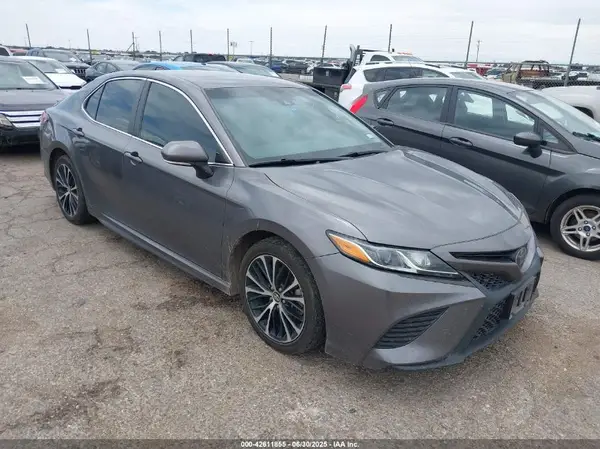 4T1B11HK6JU668991 2018 TOYOTA CAMRY - Image 1