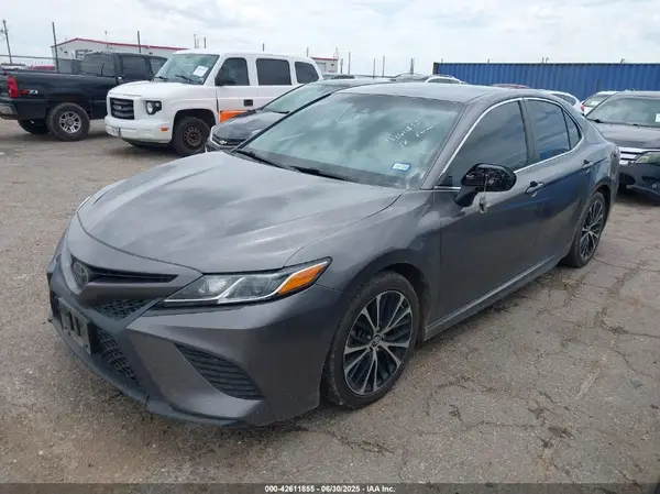 4T1B11HK6JU668991 2018 TOYOTA CAMRY - Image 2