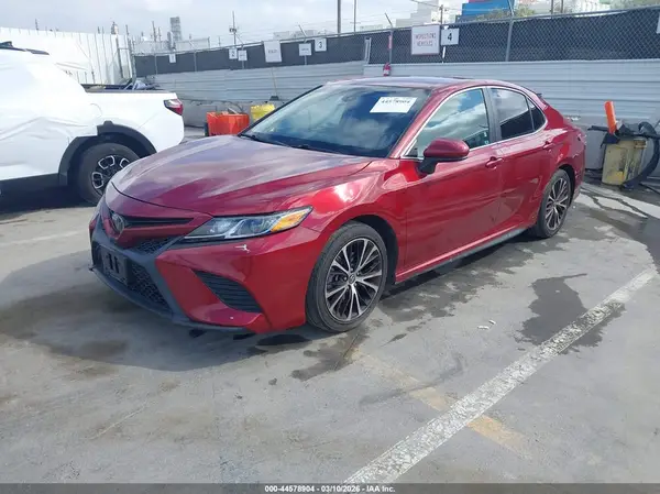 4T1B11HK6JU669977 2018 TOYOTA CAMRY - Image 2