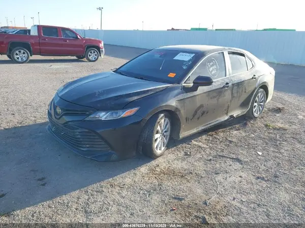 4T1B11HK6JU673351 2018 TOYOTA CAMRY - Image 2
