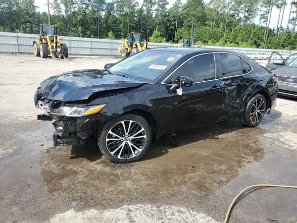 4T1B11HK6JU674743 2018 TOYOTA CAMRY - Image 1
