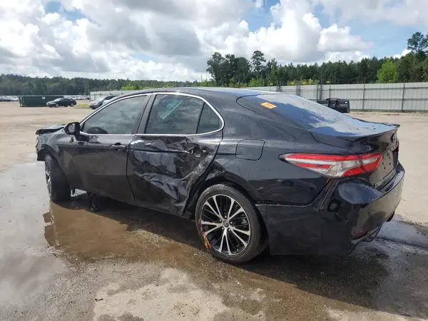 4T1B11HK6JU674743 2018 TOYOTA CAMRY - Image 2