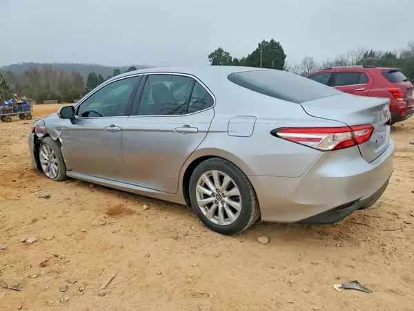 4T1B11HK6JU674757 2018 TOYOTA CAMRY - Image 2