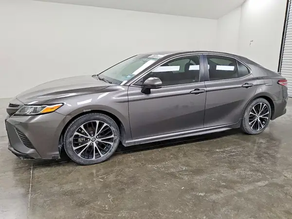 4T1B11HK6JU675066 2018 TOYOTA CAMRY - Image 1