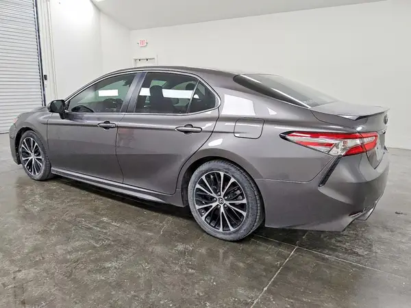 4T1B11HK6JU675066 2018 TOYOTA CAMRY - Image 2