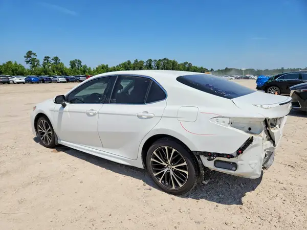 4T1B11HK6JU675875 2018 TOYOTA CAMRY - Image 2