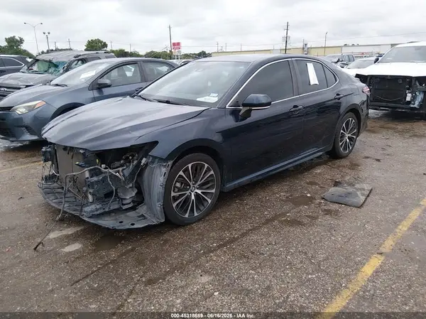 4T1B11HK6JU677349 2018 TOYOTA CAMRY - Image 2