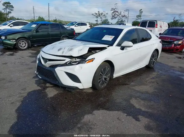 4T1B11HK6JU678193 2018 TOYOTA CAMRY - Image 2