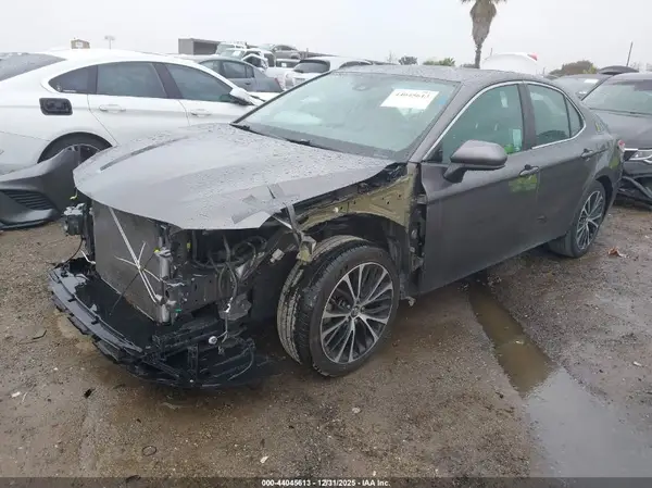 4T1B11HK6KU163793 2019 TOYOTA CAMRY - Image 2