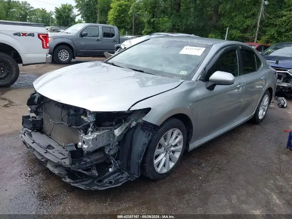 4T1B11HK6KU170260 2019 TOYOTA CAMRY - Image 2