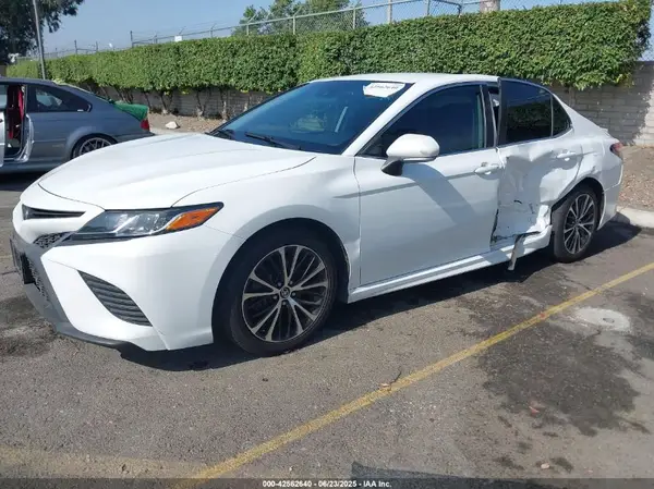 4T1B11HK6KU172140 2019 TOYOTA CAMRY - Image 2