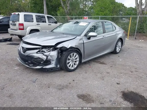 4T1B11HK6KU181324 2019 TOYOTA CAMRY - Image 2