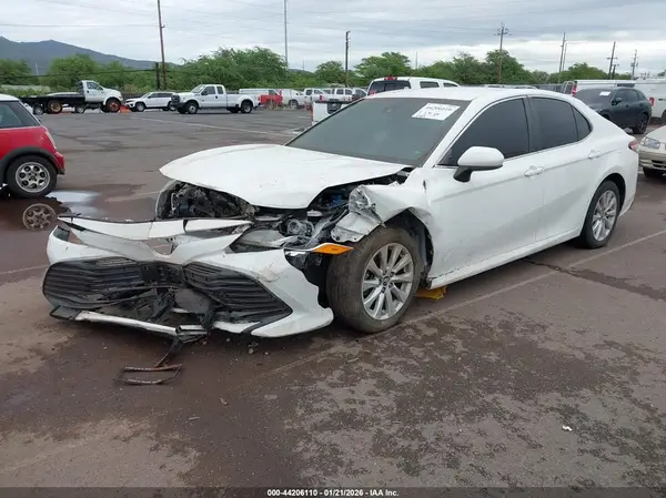 4T1B11HK6KU182957 2019 TOYOTA CAMRY - Image 2