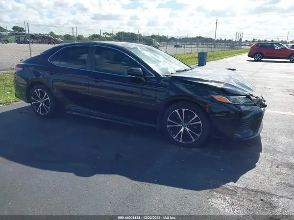 4T1B11HK6KU190010 2019 TOYOTA CAMRY - Image 1