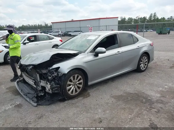 4T1B11HK6KU198012 2019 TOYOTA CAMRY - Image 2