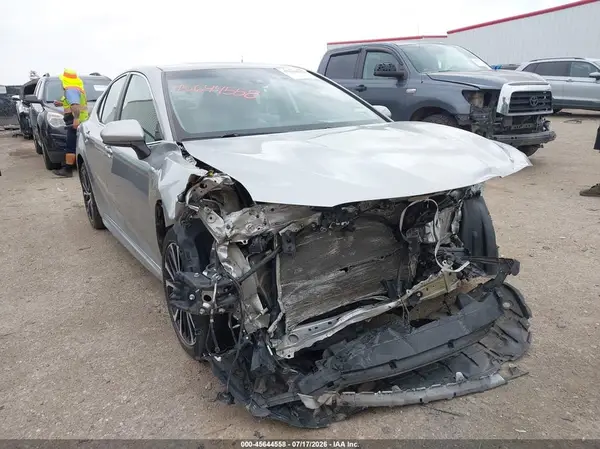 4T1B11HK6KU204049 2019 TOYOTA CAMRY - Image 1