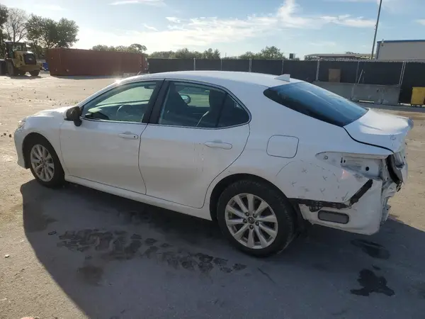 4T1B11HK6KU204570 2019 TOYOTA CAMRY - Image 2