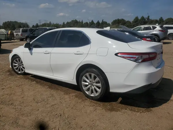 4T1B11HK6KU205749 2019 TOYOTA CAMRY - Image 2