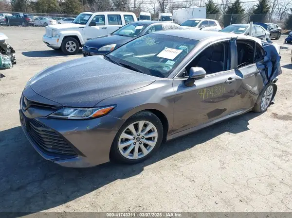 4T1B11HK6KU207162 2019 TOYOTA CAMRY - Image 2