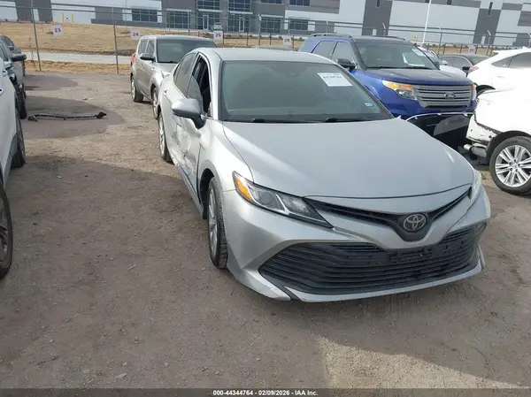 4T1B11HK6KU215648 2019 TOYOTA CAMRY - Image 1