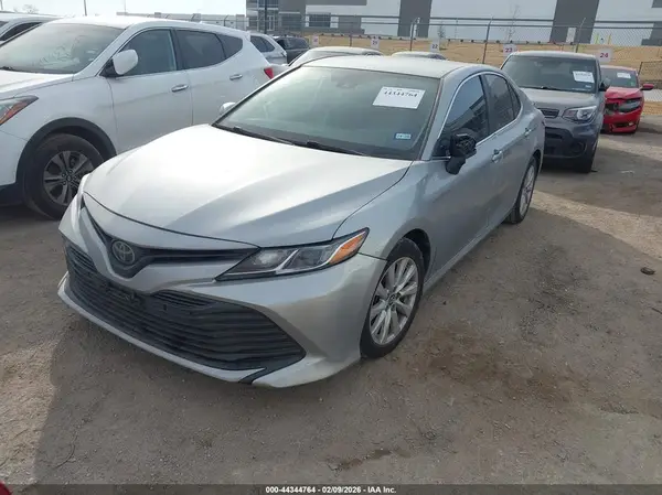 4T1B11HK6KU215648 2019 TOYOTA CAMRY - Image 2