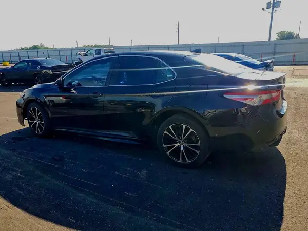 4T1B11HK6KU218324 2019 TOYOTA CAMRY - Image 2