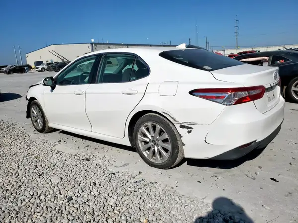 4T1B11HK6KU219196 2019 TOYOTA CAMRY - Image 2
