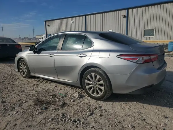 4T1B11HK6KU242199 2019 TOYOTA CAMRY - Image 2