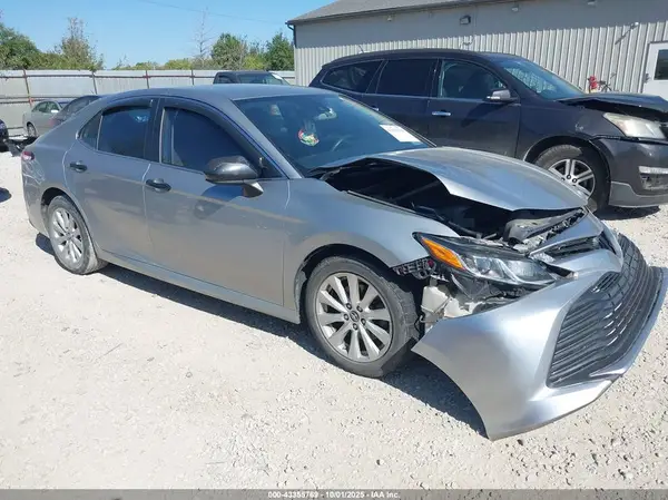 4T1B11HK6KU242347 2019 TOYOTA CAMRY - Image 1