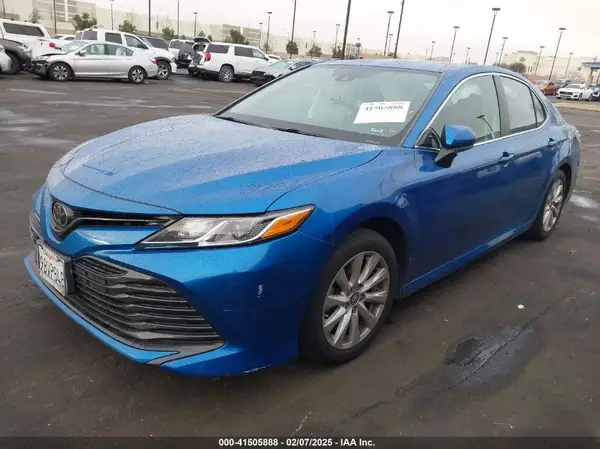 4T1B11HK6KU261173 2019 TOYOTA CAMRY - Image 2