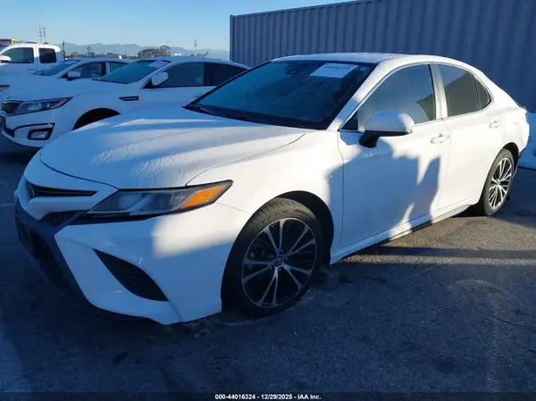 4T1B11HK6KU283237 2019 TOYOTA CAMRY - Image 2