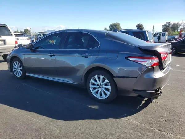 4T1B11HK6KU685193 2019 TOYOTA CAMRY - Image 2