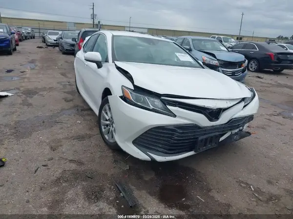 4T1B11HK6KU685386 2019 TOYOTA CAMRY - Image 1