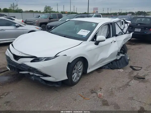 4T1B11HK6KU685386 2019 TOYOTA CAMRY - Image 2