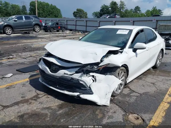 4T1B11HK6KU687395 2019 TOYOTA CAMRY - Image 2