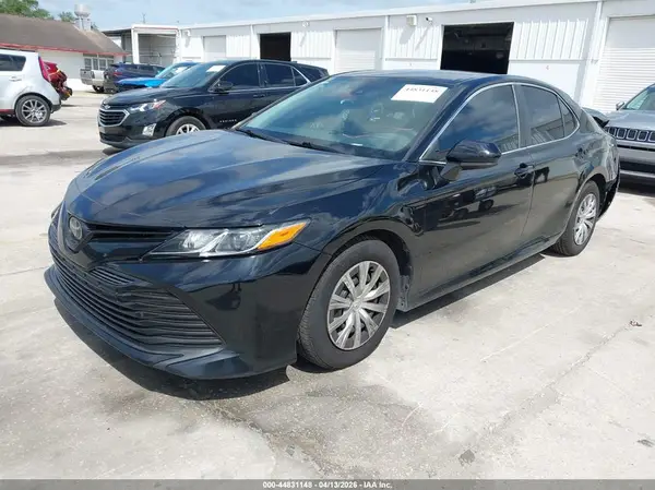 4T1B11HK6KU693732 2019 TOYOTA CAMRY - Image 2