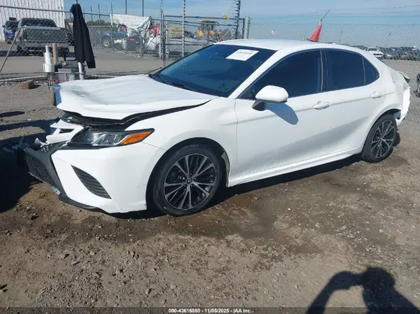 4T1B11HK6KU708889 2019 TOYOTA CAMRY - Image 2